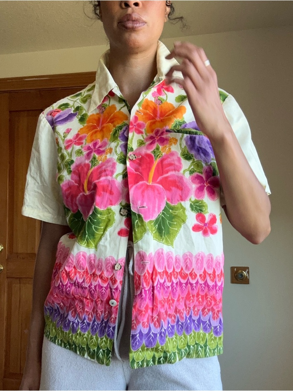 Authentic women’s Hawaiian shirt - Picture 6 of 7